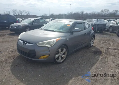 2013 Hyundai Veloster Base W/Black z USA, uszkodzony, nr VIN KMHTC6AD9DU118812